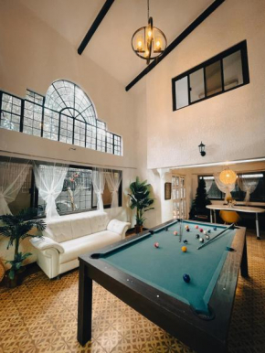 Spacious 6BR Family Villa in Tagaytay near Skyranch